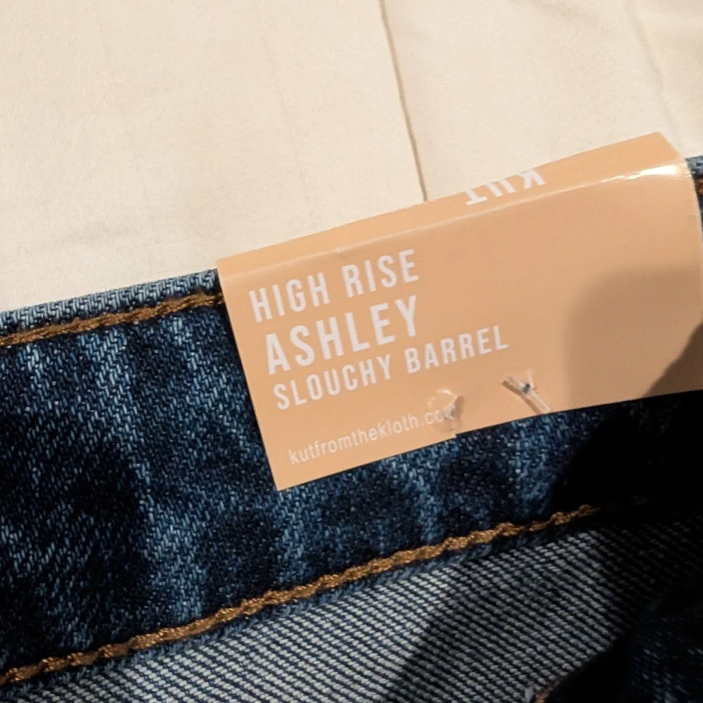 NWT. Classic Blue Women's Jeans - Picture 5 of 9